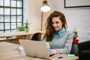girl on laptop